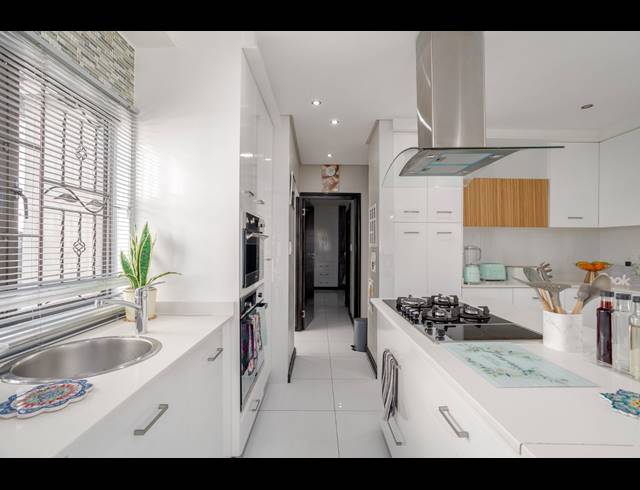 4 BEDROOM DUPLEX FOR SALE IN BEVERLEY HILLS